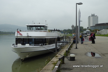 MS Linzerin steht zur Hafenrundfahrt bereit