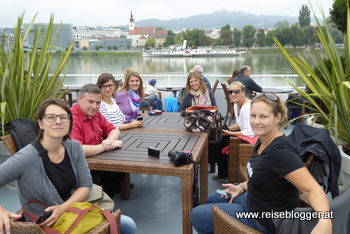 Reiseblogger bei der Hafenrundfahrt in Linz